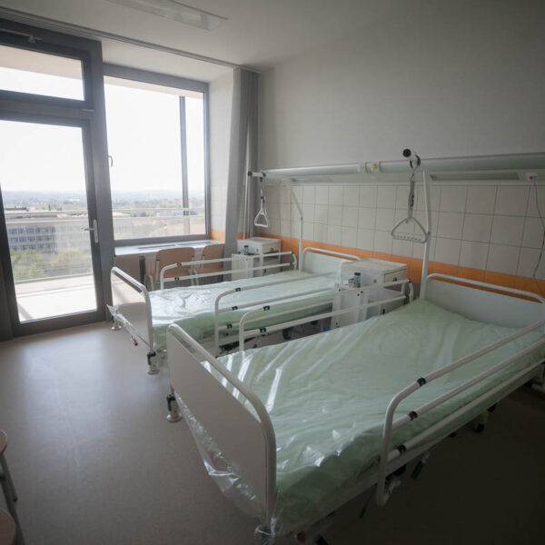Koronavírus: Felfüggesztették a klinikai oktatást a pécsi egyetemen