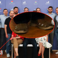 Zokni és szandál