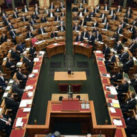 cropped-parlament-mti-kovacs-tamas.jpg