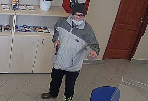 Furcsa: csak egy rablást ismert be az elfogott pécsi rendőr!