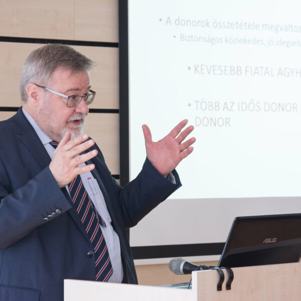 Szent Kozma és Damján díjat kapott a pécsi transzplantáló sebész
