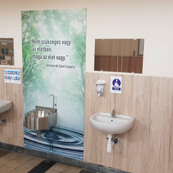 Fali kutakat is átadtak a Pécsi Köztársaság Téri Általános Iskolában