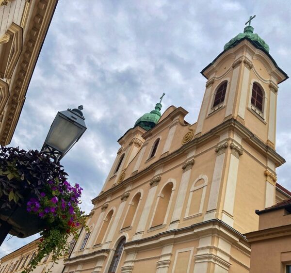 Újabb 40 millió forinttal támogatják a földrengésben megsérült Lyceum templom felújítását