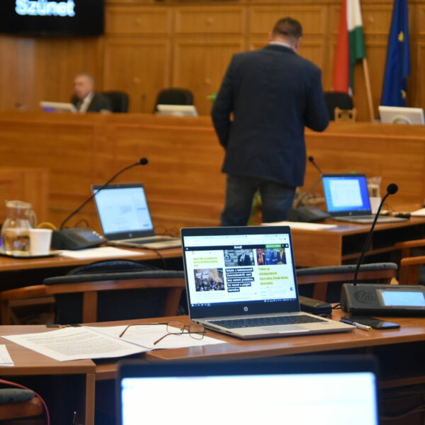 Háborog a pécsi Fidesz
