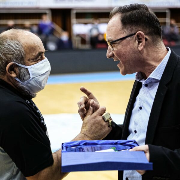 Elbúcsúztatták Rumcit, a pécsi sportcsarnok szürke eminenciását. Hiányozni fog mindenkinek!