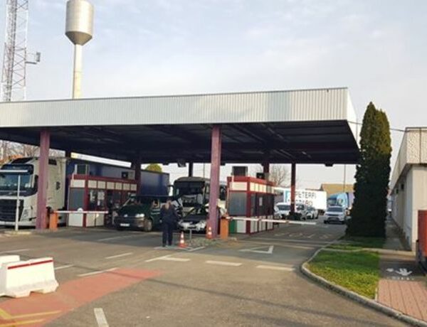 Rendőrök üldöztek két menekülő részeg sofőrt, akik áttörték a baranyai határt Udvarnál!