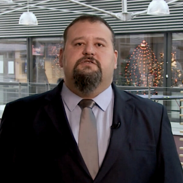 Nagy veszteség: Távozhat a közmédiától Bende Balázs