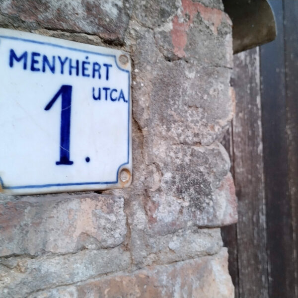 Megtaláltuk Pécs legkisebb utcáját!