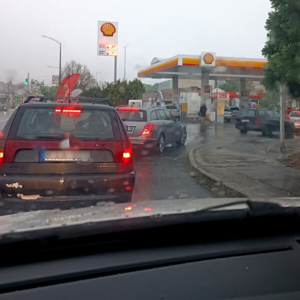 Pániktankolásba kezdhettek Pécsett