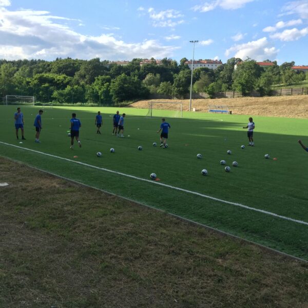 Épül az országosan is egyedülálló komlói sporttelep, de itt még nem állnak meg