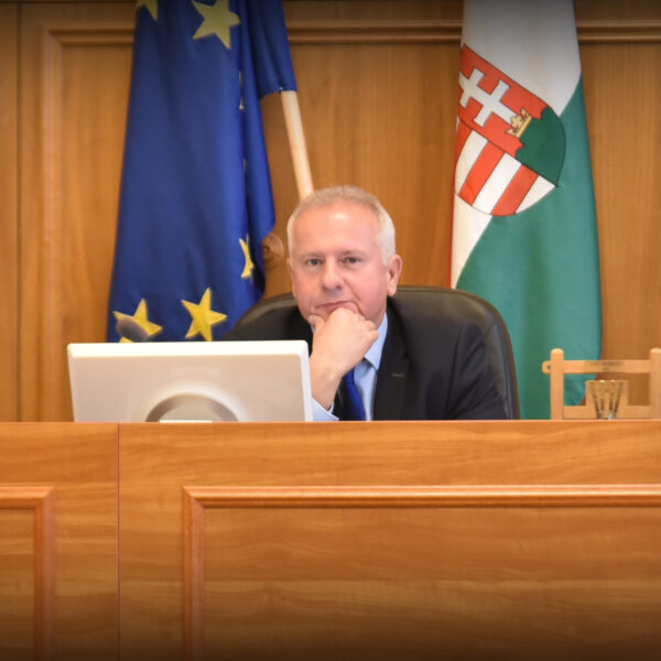 Végre a megegyezés felé halad a pécsi városvezetés – Elindulhat a valódi munka is?