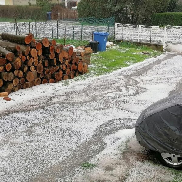 Lapátolni lehetett a jeget szombaton Pécsett, ma megúszhatja Baranya!