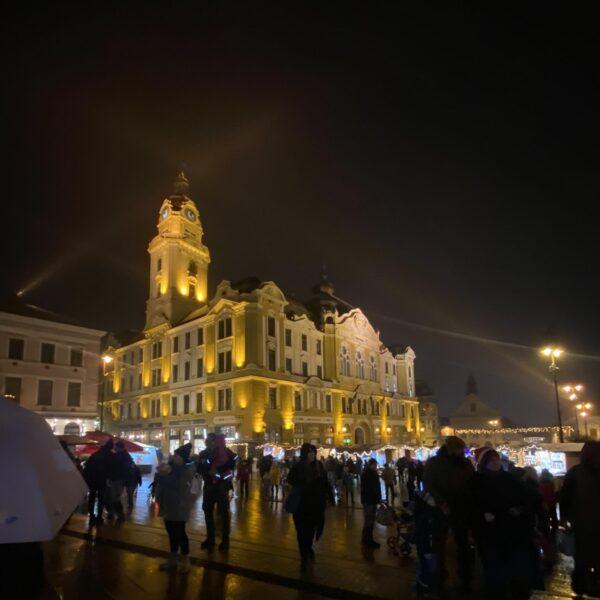 Botrány Pécsen: sírva mentek haza a gyerekek az adventi vásárról Mikulás napján!