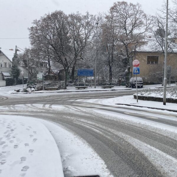 Visszatért a tél Pécsre, a mecseki utak lassan, de járhatók