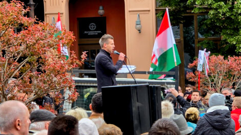 Pécsre érkezik kampányolni Magyar Péter szombaton