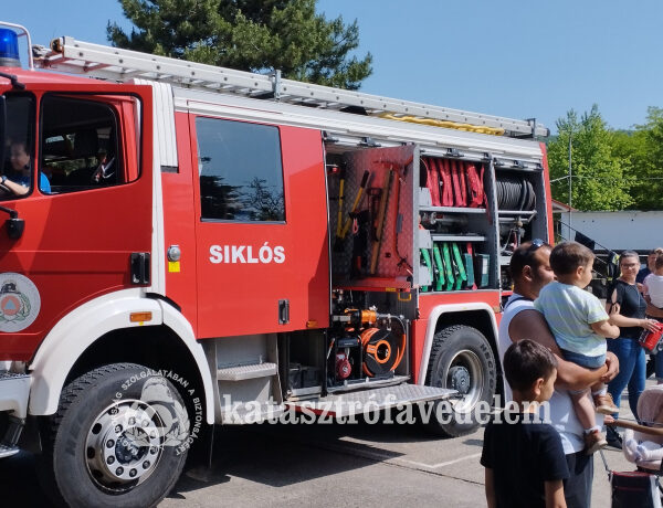 Gyereknapon tűzoltók is lehetünk, idén is megnyílnak a szertárkapuk!