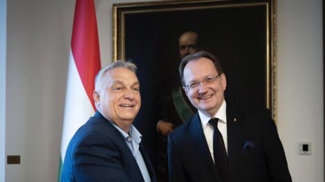 Hoppál Péter: Vasárnap győzni fogunk. Csá!