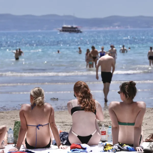 Itt a nyár, tömeg a magyarok kedvenc strandjain!
