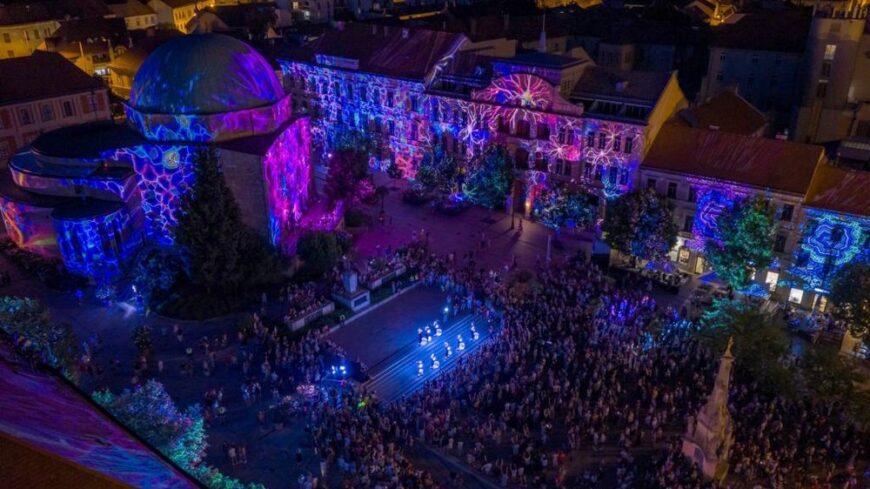 Pécs_Széchenyitér_fényfesztivál_1000