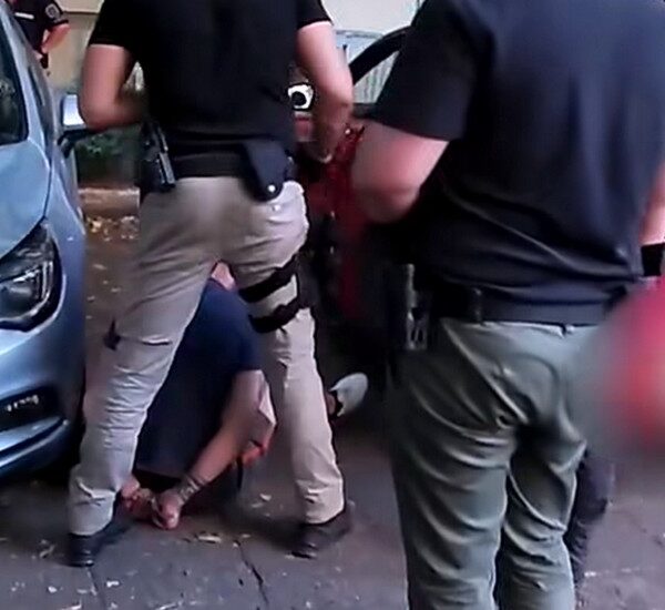 Kommandósok kapcsoltak le két pécsi drogdílert – videó!