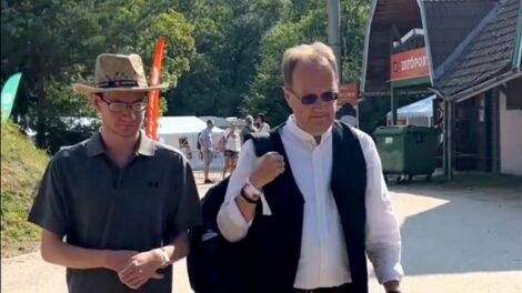 Mi a kapcsolat Hoppál Péter és Churchill között?