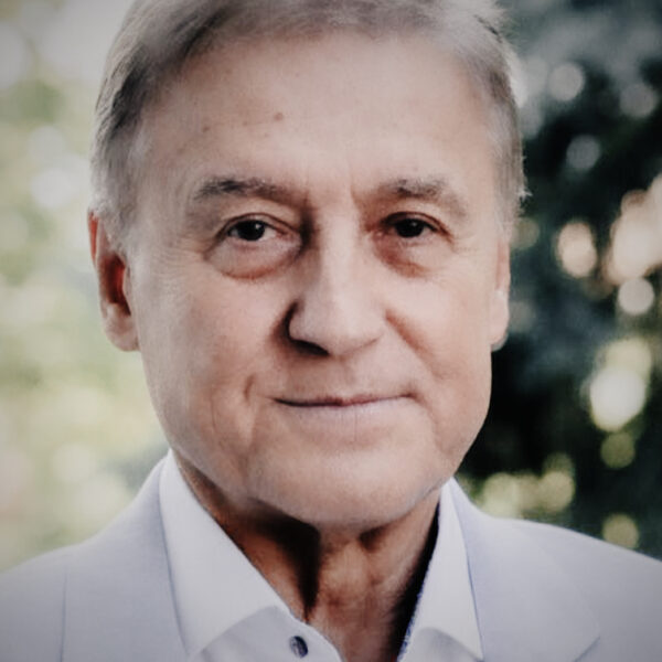 Gondolkodik az induláson Cziráki professzor