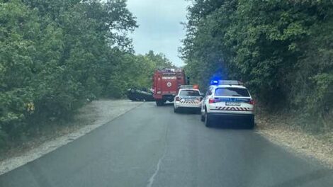 Partfalnak hajtott egy autó a Mecsekben, Pécs határában