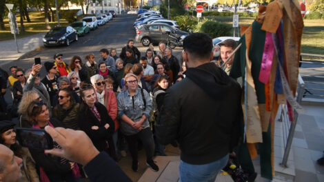Magára hagyták a Pécs Pride szervezőjét, alig kéttucatnyian vonultak csak a rendőrséghez