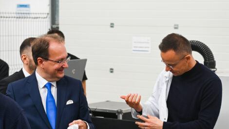 Szijjártó Péter Pécsett: elsőként a Kontronnál járt és gratulált, ők Kínából hozzák haza a termelést!