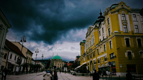 Csődbe taszítja Pécset a Fidesz-kormány a polgármester szerint
