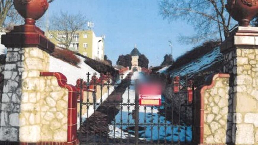 pécs_zsolnay_mauzóleum_kapu_1000