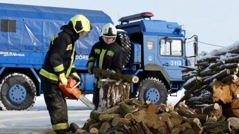 A rendőrség koordinálja a rászorulóknak biztosított tűzifa elosztását