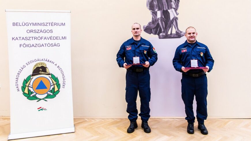 szigetvári_tűzoltók_bátorságért_érdemjel_1000