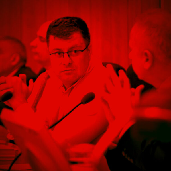 Belülről hekkelik meg a pécsi polgármestert?