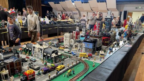Gyerekek és felnőttek is élvezték: óriási sikert aratott a Lego Kockanapok!