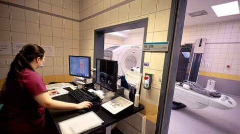 Csaknem félmilliárdos berendezés teszi gyorsabbá a vizsgálatokat a Klinikai Központban
