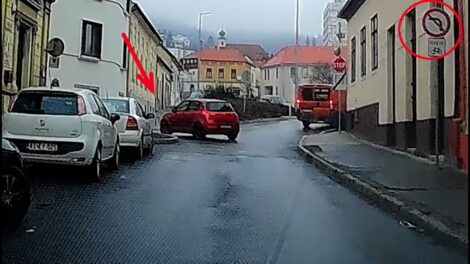 Fél kilométert autózott forgalommal szemben egy idős asszony!