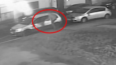 Kilenc (!) autót rongált meg egy részeg nő Pécs belvárosában – videó!