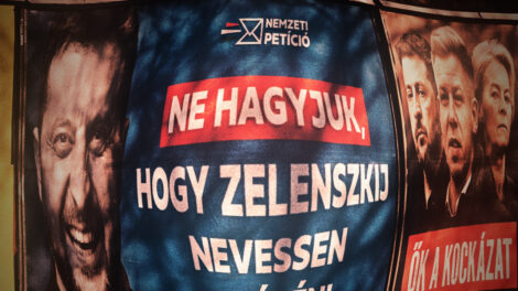 Leszedetné az ukránozó, brüsszelező kormányzati plakátokat Pécsen Péterffy Attila?