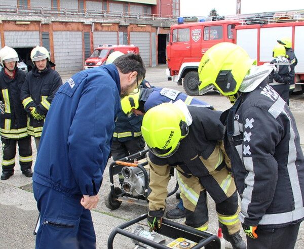 Huszonkét önkéntes tűzoltó tett sikeres vizsgát Pécsen