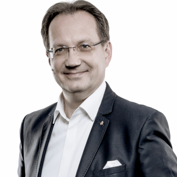 Hoppál Péter: Mindig háromszor annyit dolgoztam, mint egy átlagember, most sem aggódom