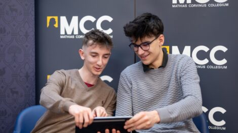 A pécsi MCC várja a fiatalokat a tehetséggondozó programjába