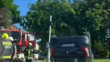 Tetején állt meg egy autó Pécsen