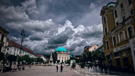 Pécs: őszre elfogy a pénz, nagy baj van!