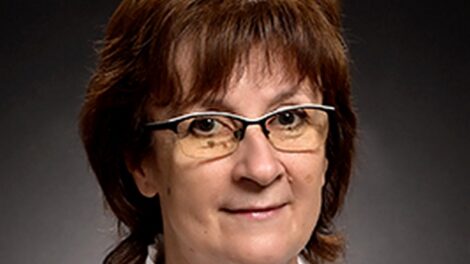 Újabb rangos díjakkal gazdagodott a neves pécsi közoktatási szakember