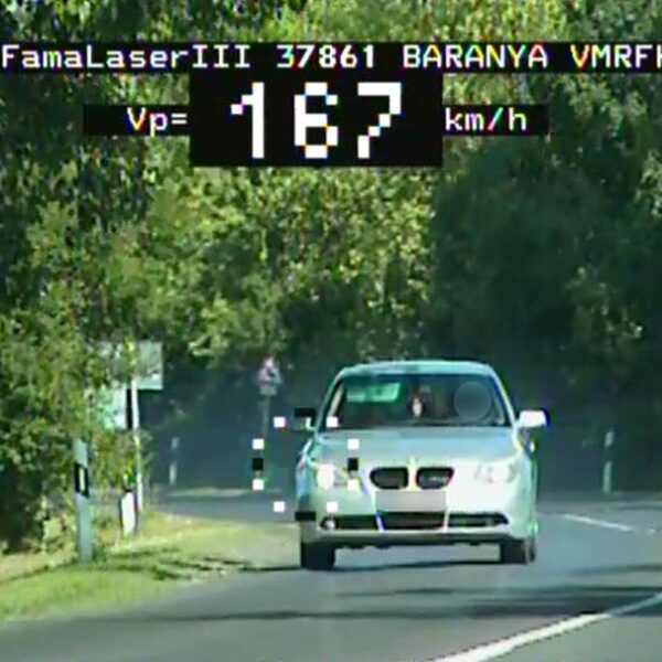 Ismét őrült száguldozót kapcsoltak le a 6-os úton