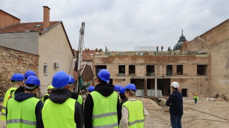 Folytatódik a munka Nemzeti Casino területén: toronydaru érkezik