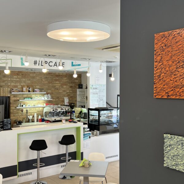 Kávé és művészet? Az I Love Pécs Café most Géczi Lajos kiállításának ad otthont