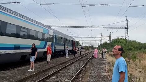 Nem könnyű: hat és fél óra alatt vonattal Pécsről Pestre