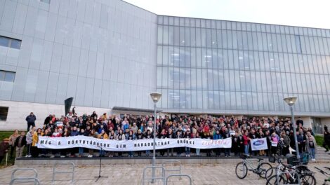 Ismét demonstrálnak a pécsi könyvtárosok